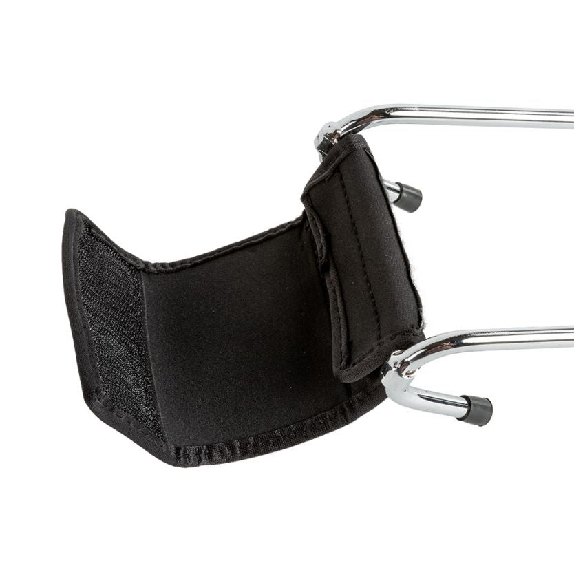 Die Dumbbell-Hooks haben eine Breite von 12 cm und halten Hanteln von bis zu 80 kg.