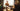 Mann trainiert mit Water Rower zuhause