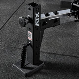 ATX® Lever Arm Multipresse Mit Front-Tube-Adapter zur Aufnahme diverser optional erhältlicher Zubehörgeräte für ein erweitertes Training der Bein-, Brust-, Arm-, Schulter- und Bauchmuskulatur.