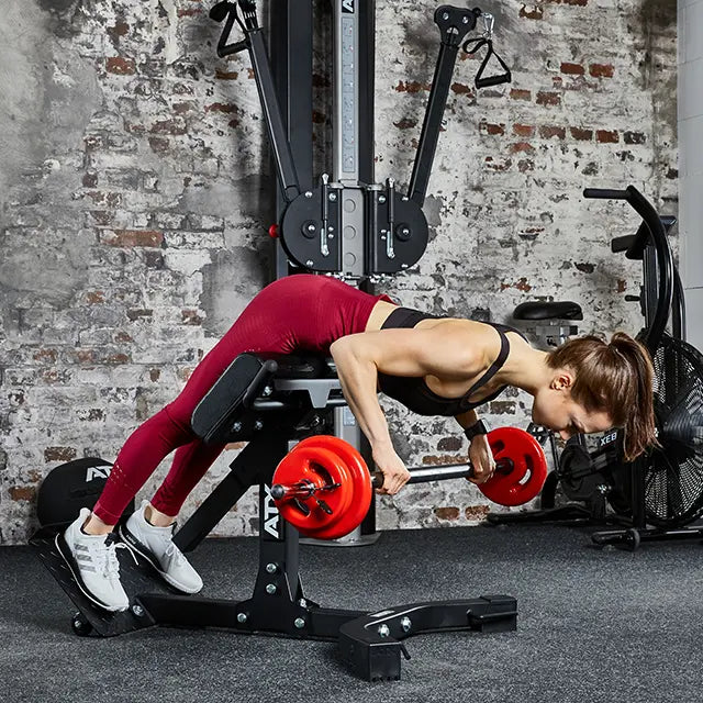 Hyperextension Training mit Zusatzgewicht