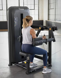 Lateral Raise Machine mit Person 