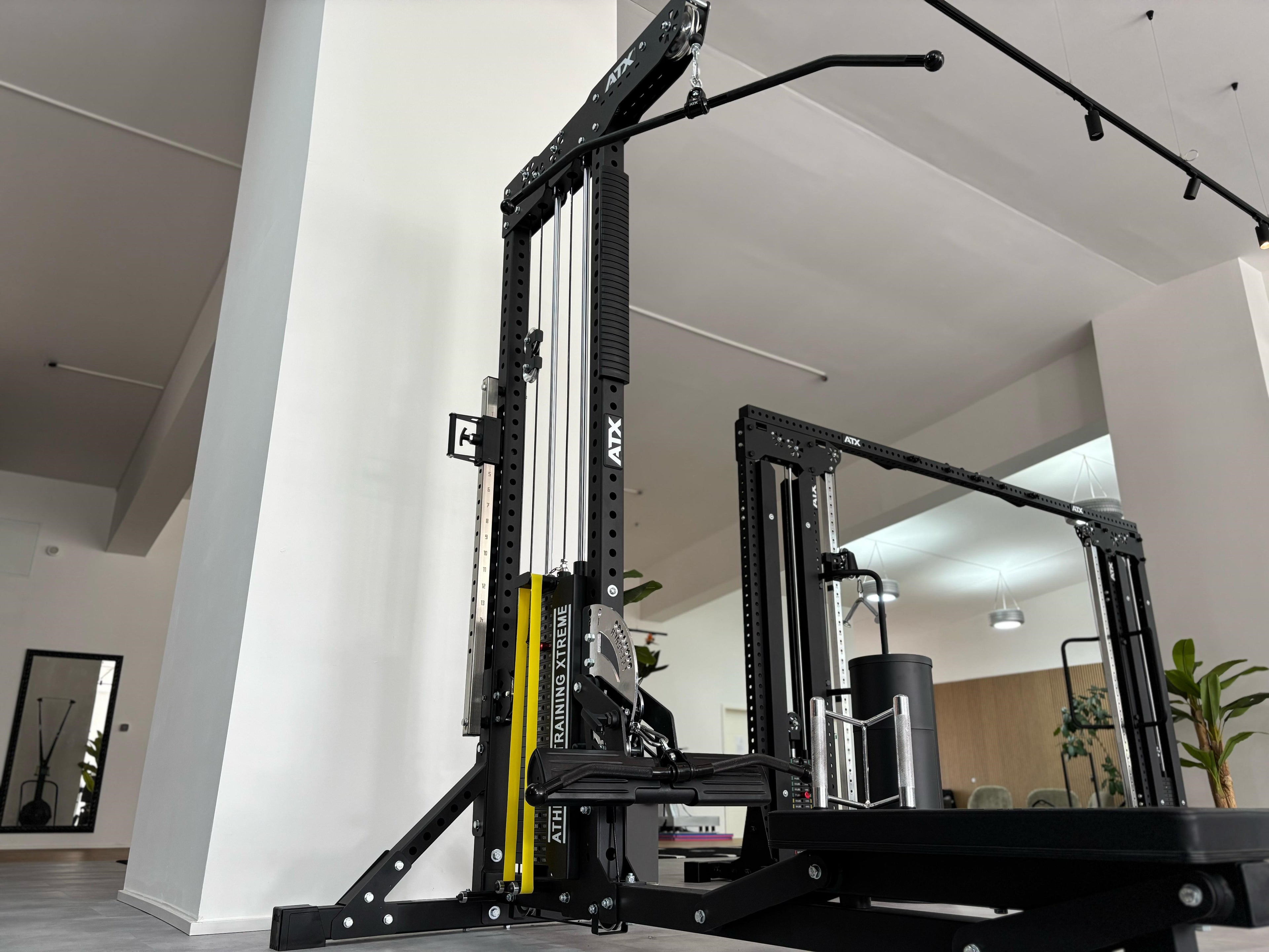Rückentraining mit dem ATX® Trinity Tower Latzugstation 3 in 1
