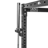 ATX® Hantelstangenhalter - Bar Holder montiert an einem Power Rack und eine Langhantelstange aufgenommen