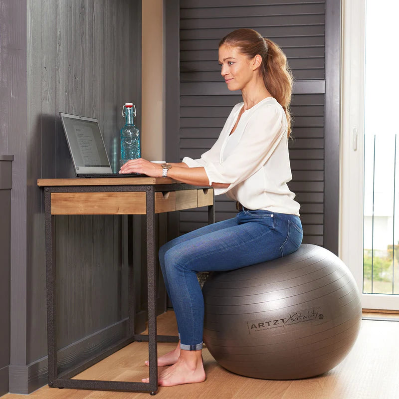 Gymnastikball - Artzt Xvitality als Bürostuhl